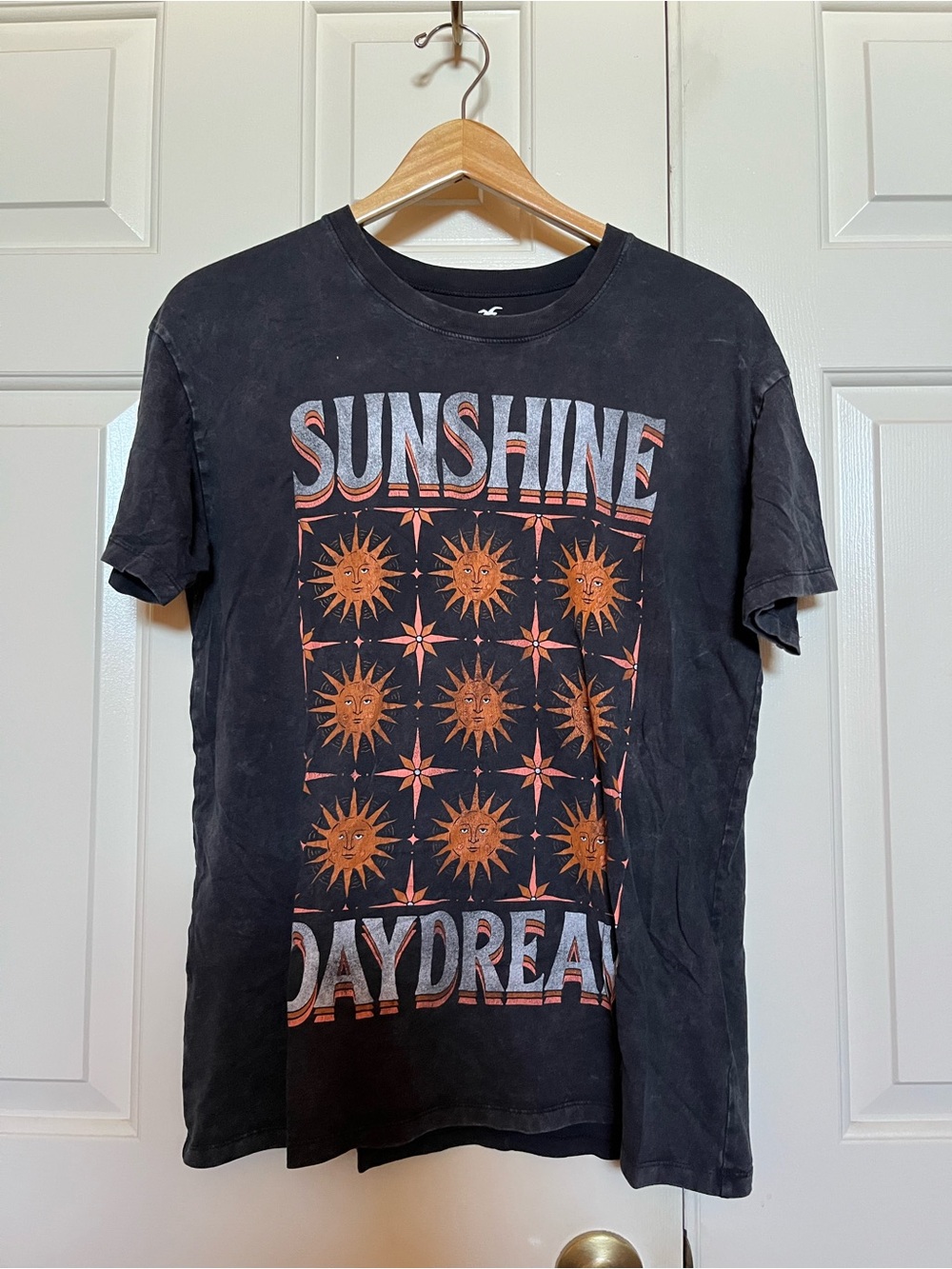 Hollister Graphic Tee